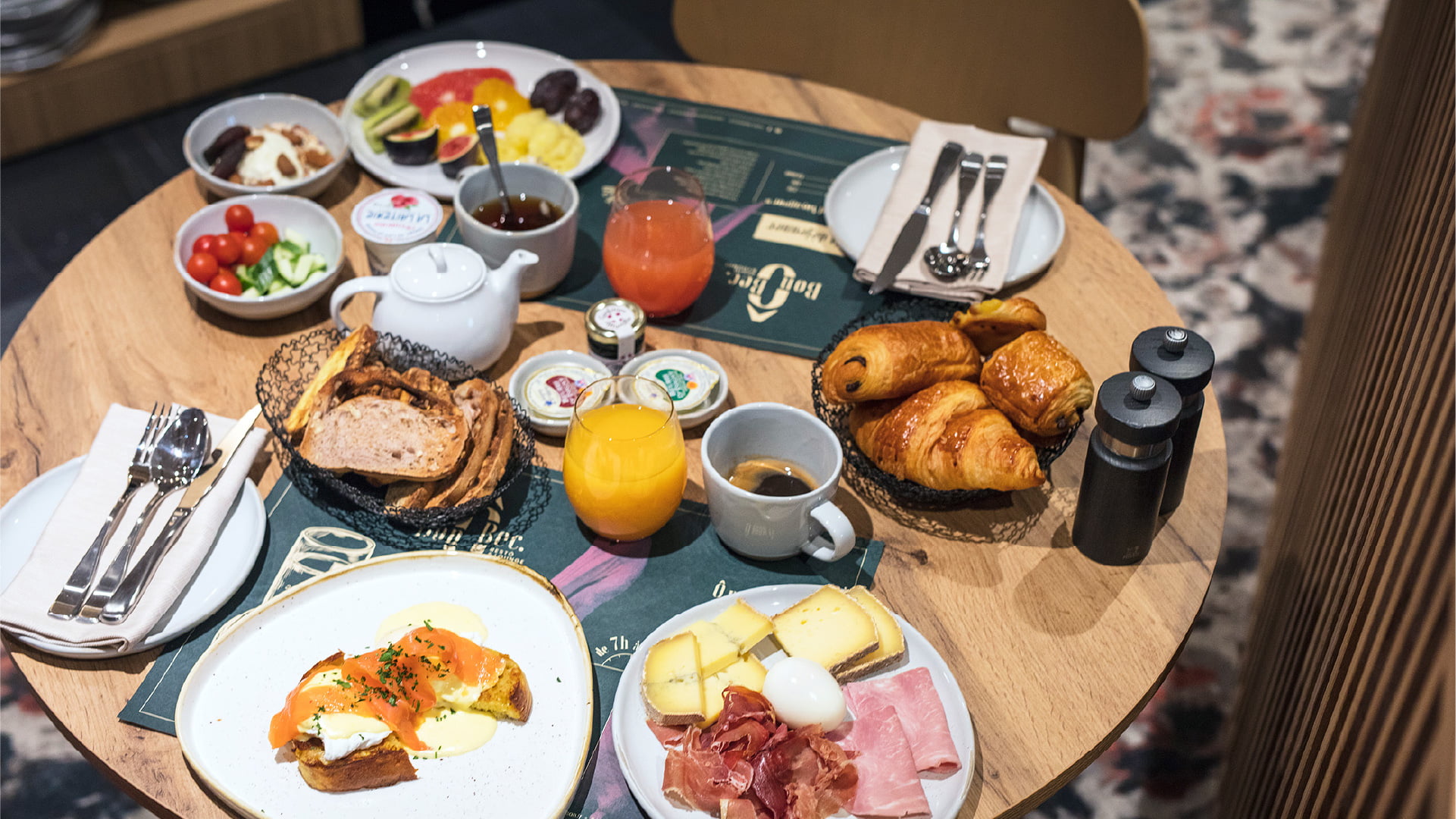 logo restaurant o bon bec table